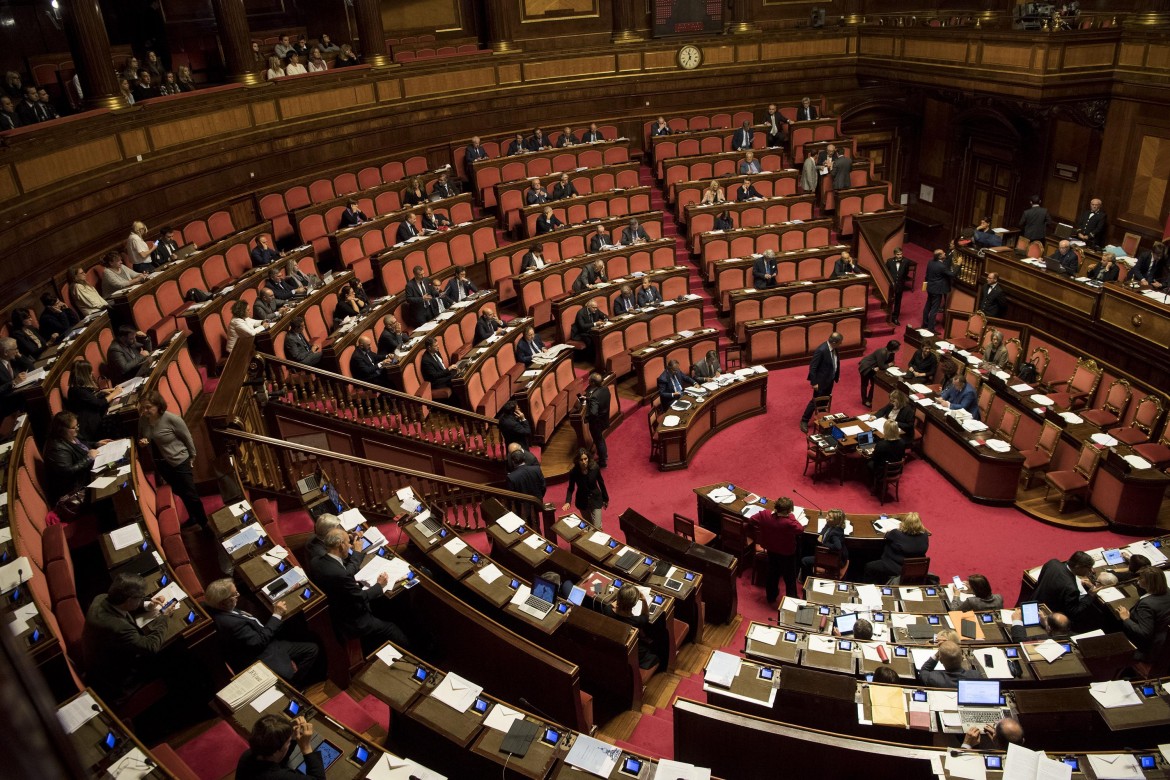 Il senato si aggiorna, la camera no