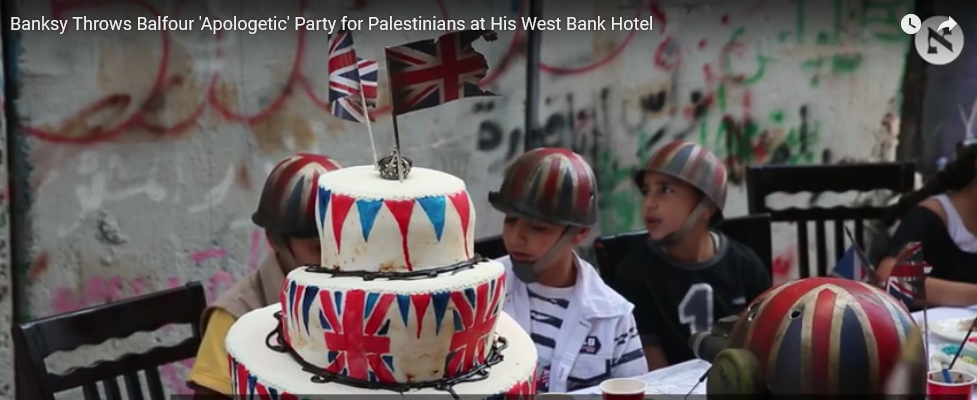 Dichiarazione Balfour, Banksy fa un party per i profughi palestinesi