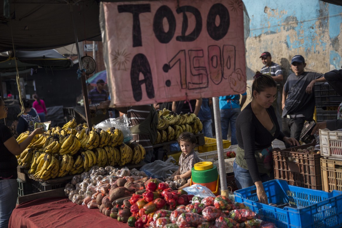 Debito estero e liste elettorali, il doppio fronte di Maduro