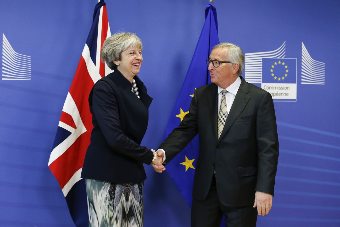 Svolta Brexit, anzi no. L’accordo è più vicino, ma May rischia grosso