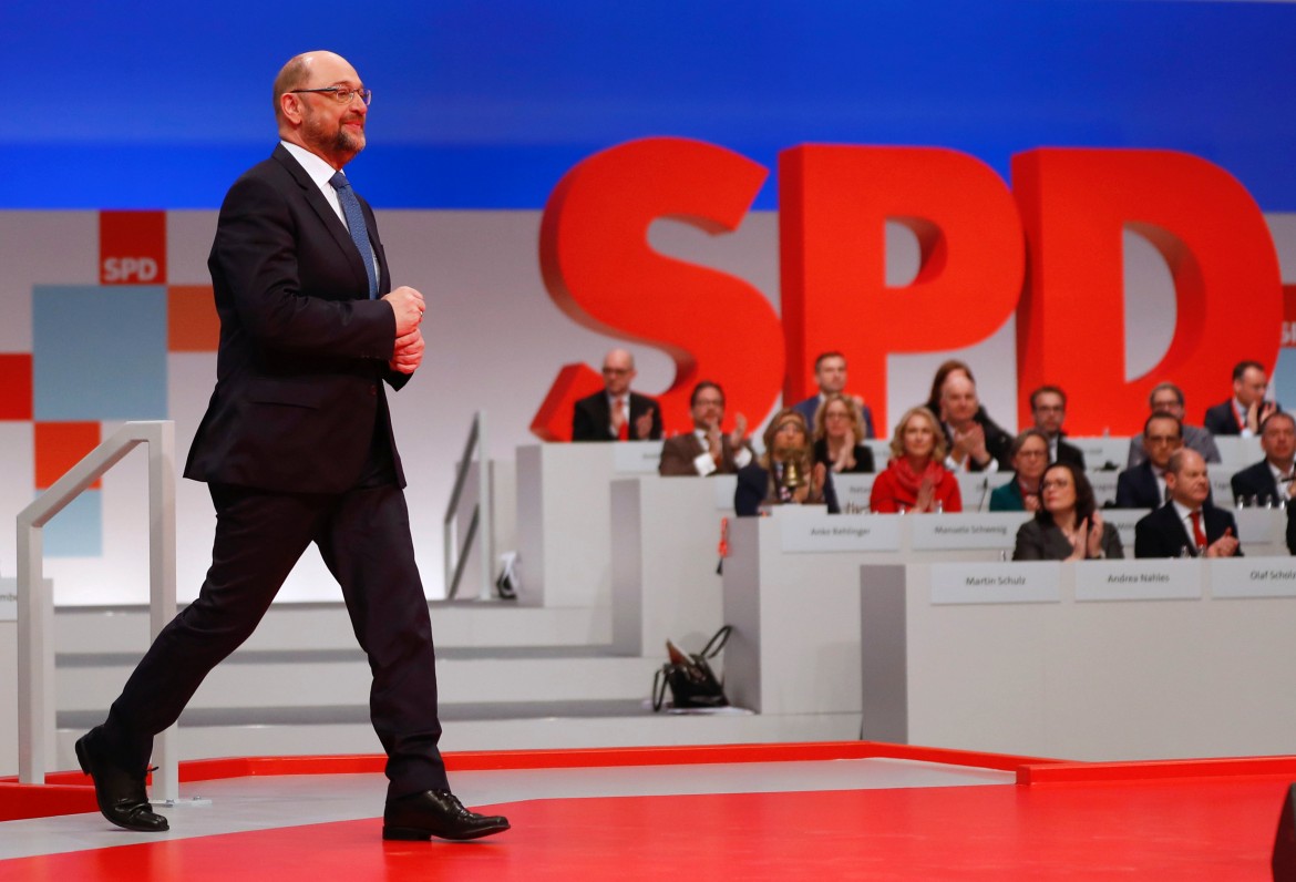 Sì alla Grande coalizione, l’Spd dà mandato a Schulz