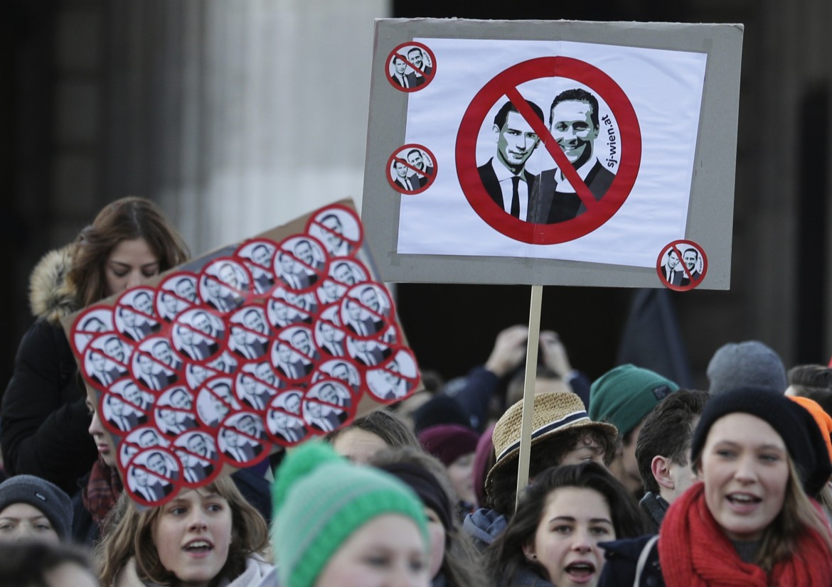 Austria, l’ultradestra fa paura. Corteo contro il nuovo governo