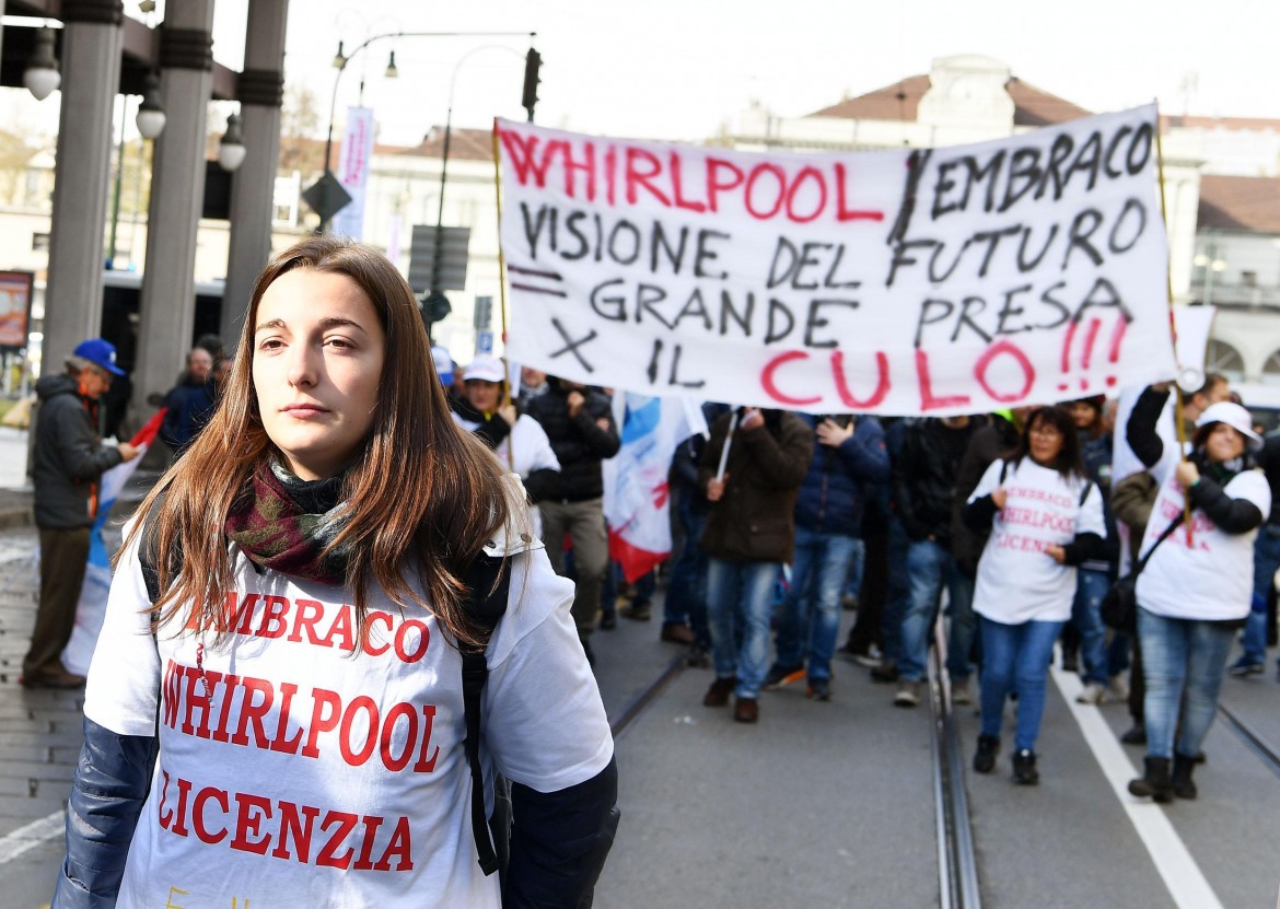 «Whirlpool fermi quei licenziamenti: in ballo c’è il futuro di 560 famiglie»