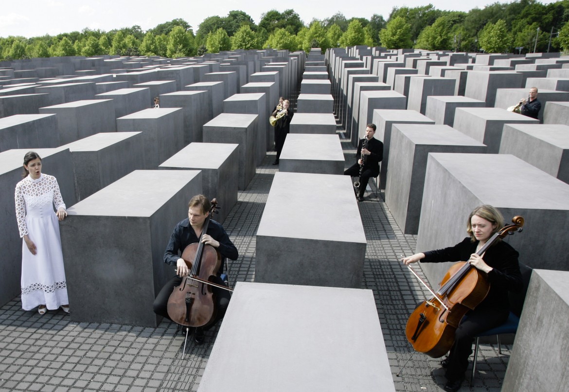 L’estrema destra nel direttivo del memoriale dell’Olocausto