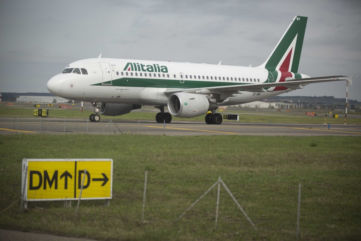 Alitalia, Calenda perde: tempi lunghi