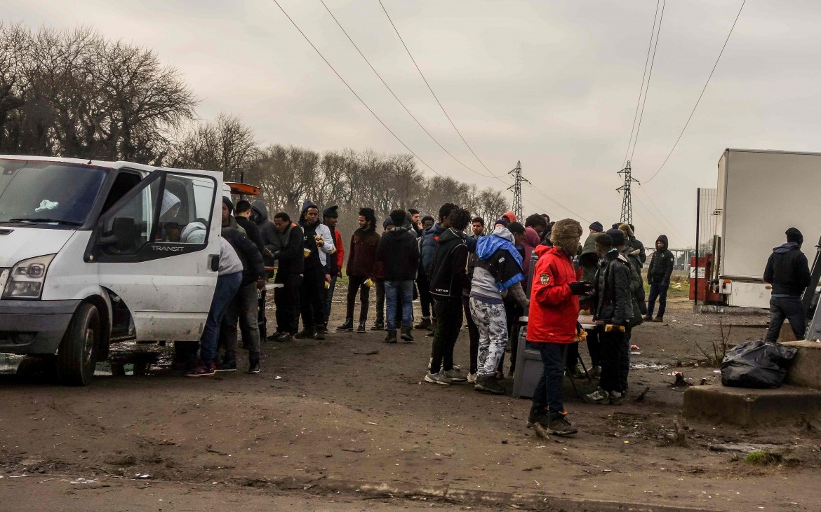 Calais, lo «scaricabarile» franco-britannico