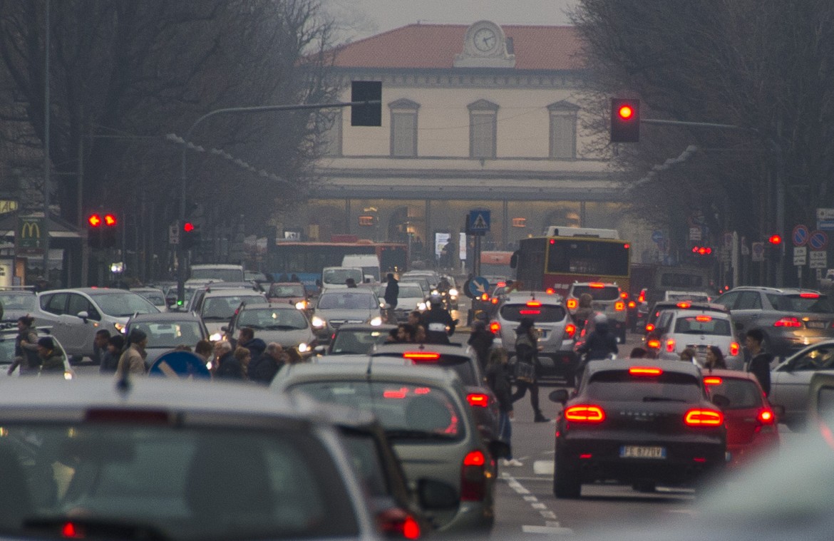 Record di smog per le città italiane senza metro, ora rischio di mega multa Ue