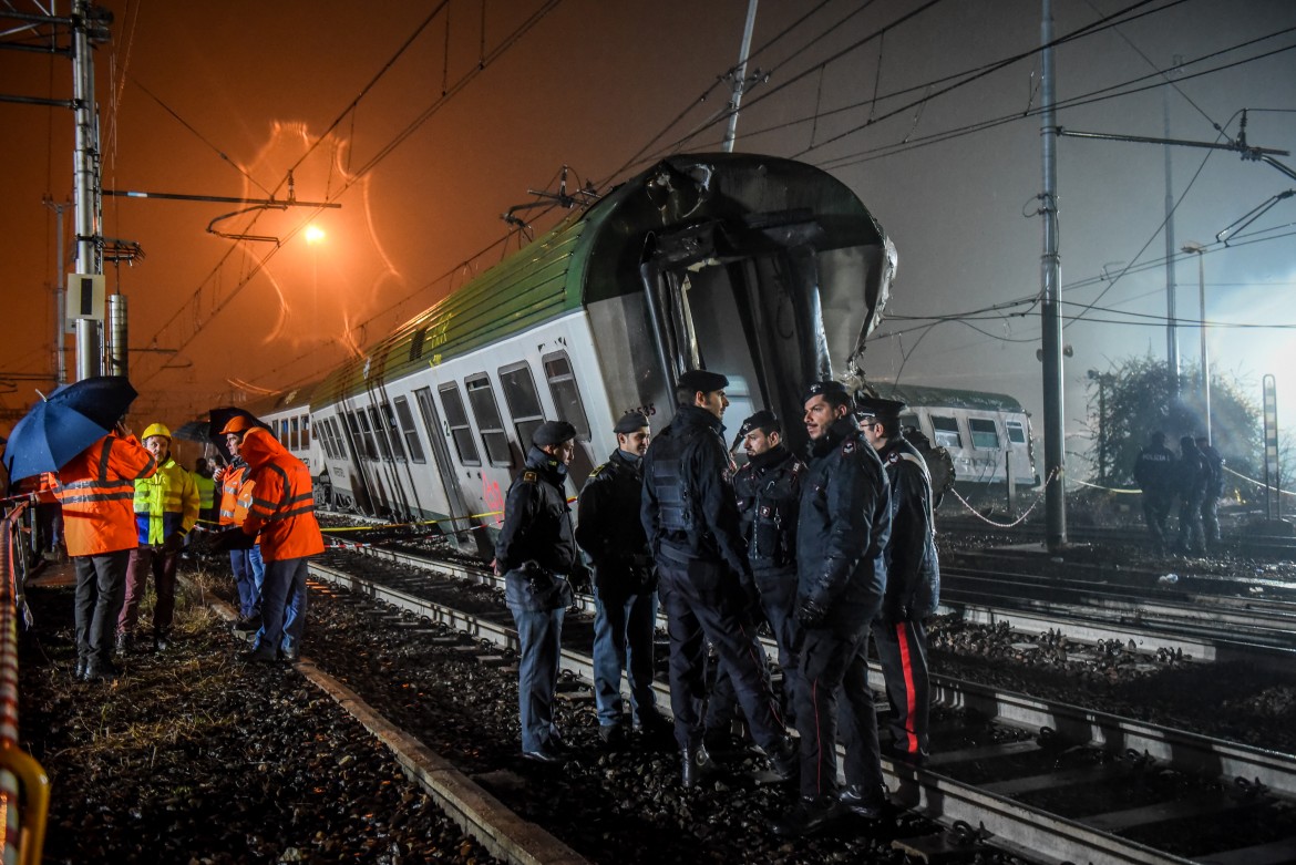 Treno deragliato, indagini su anomalie e manutenzione