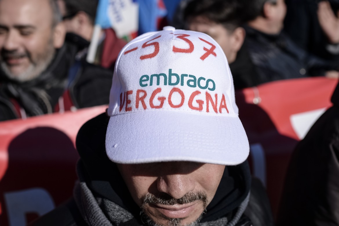 Embraco, lavoratori in piazza a Torino contro 497 licenziamenti