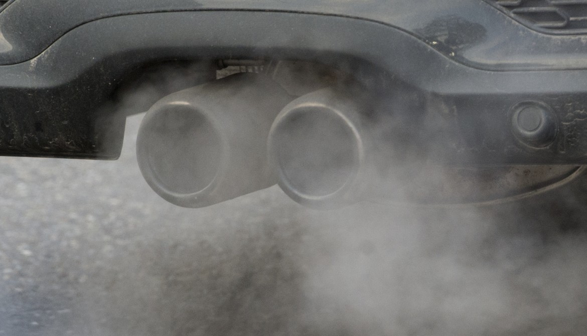 Auto fossili, il «rinviare a campare» non servirà al clima