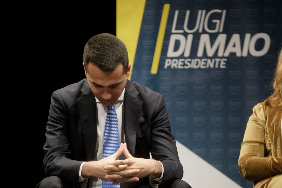 Di Maio difende il movimento, ma lo scandalo cresce