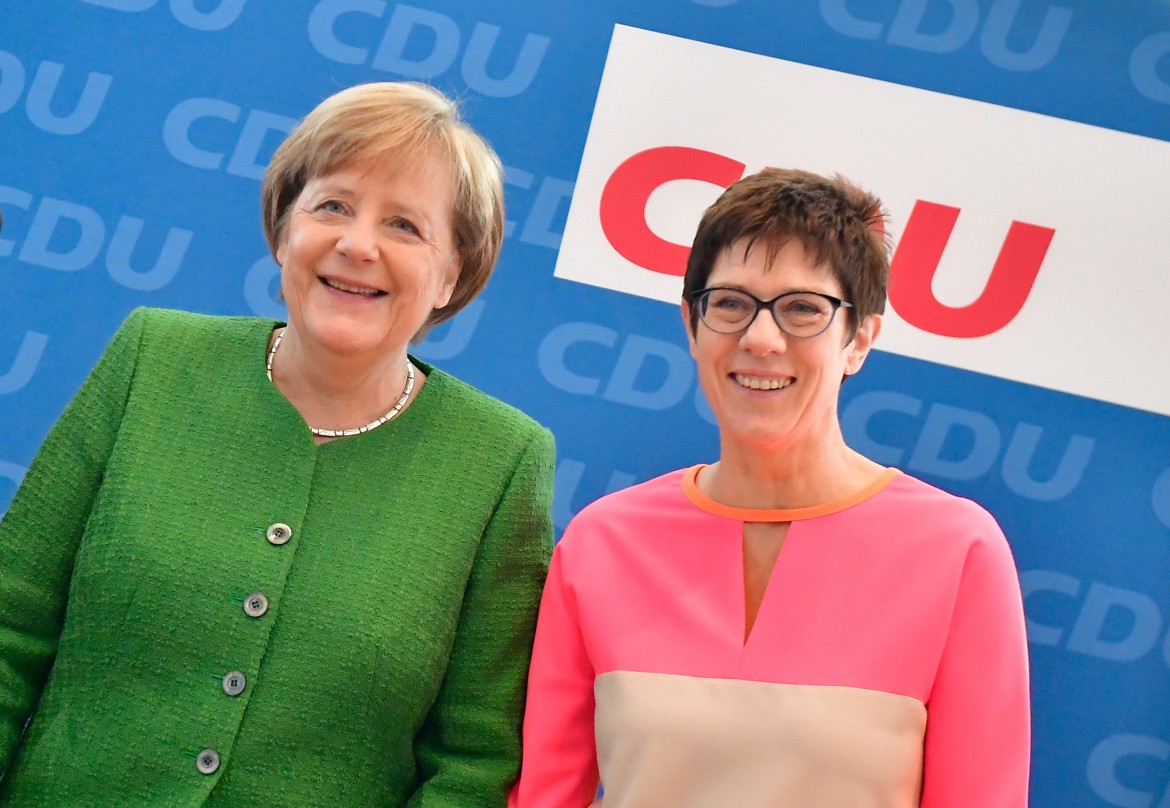 Merkel decide la successione, la sua «delfina» sarà leader della Cdu