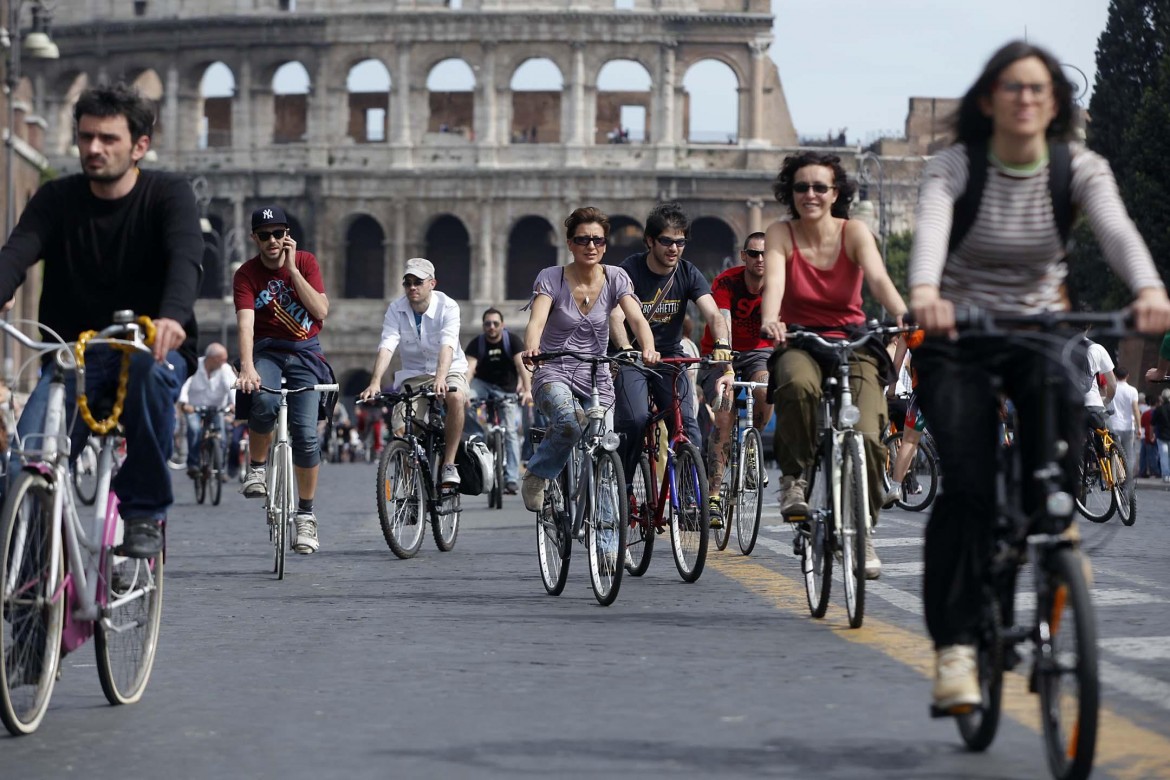 È vero, chi si muove in bici è pericoloso