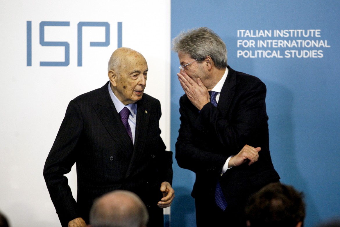 Paolo for president. Il bacio di Napolitano incorona Gentiloni