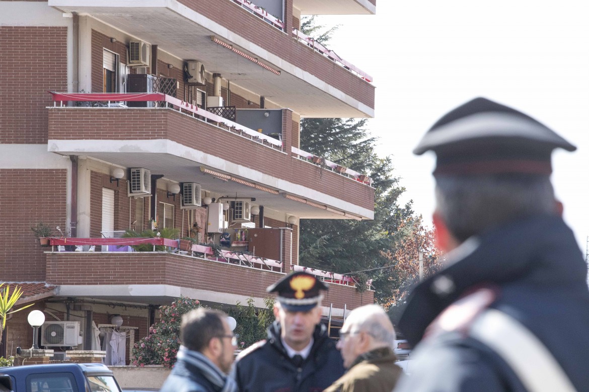 Latina, carabiniere spara a moglie e figlie