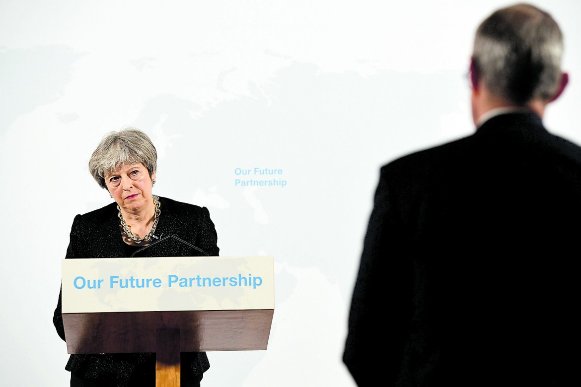 Brexit, Theresa May «realista». Ma via dal mercato unico