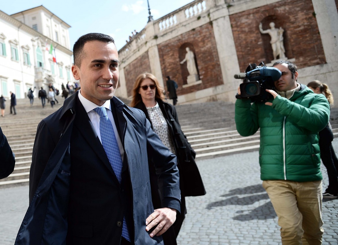 «Tutti devono parlare con noi», l’assolo di Di Maio alla nazione