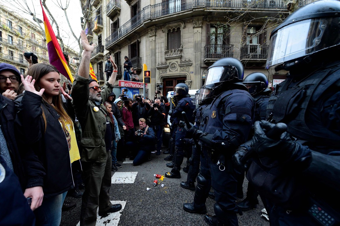 La guerra di Madrid per via giudiziaria