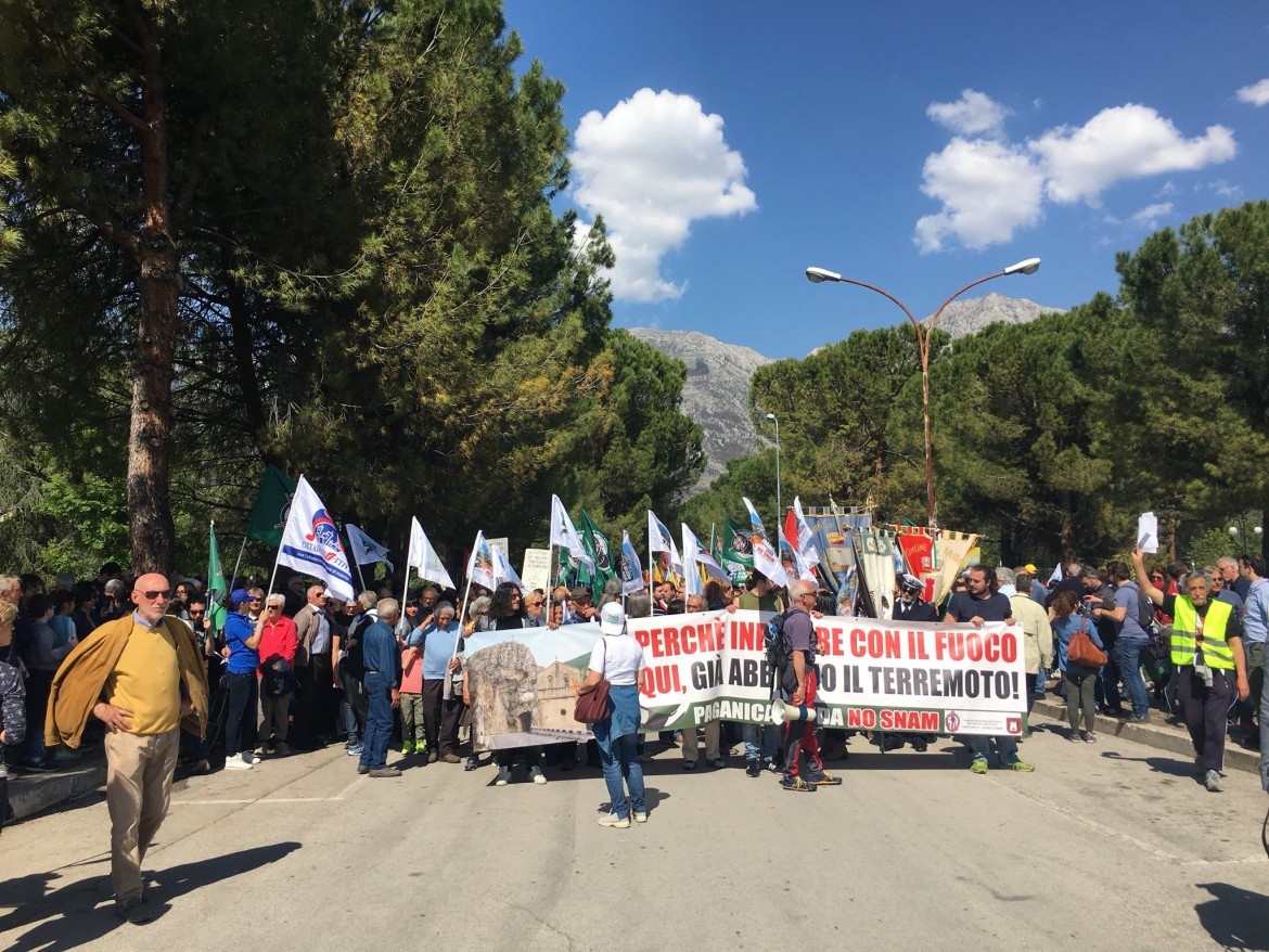 Sulmona, Snam difende la «sua» linea fossile del gas