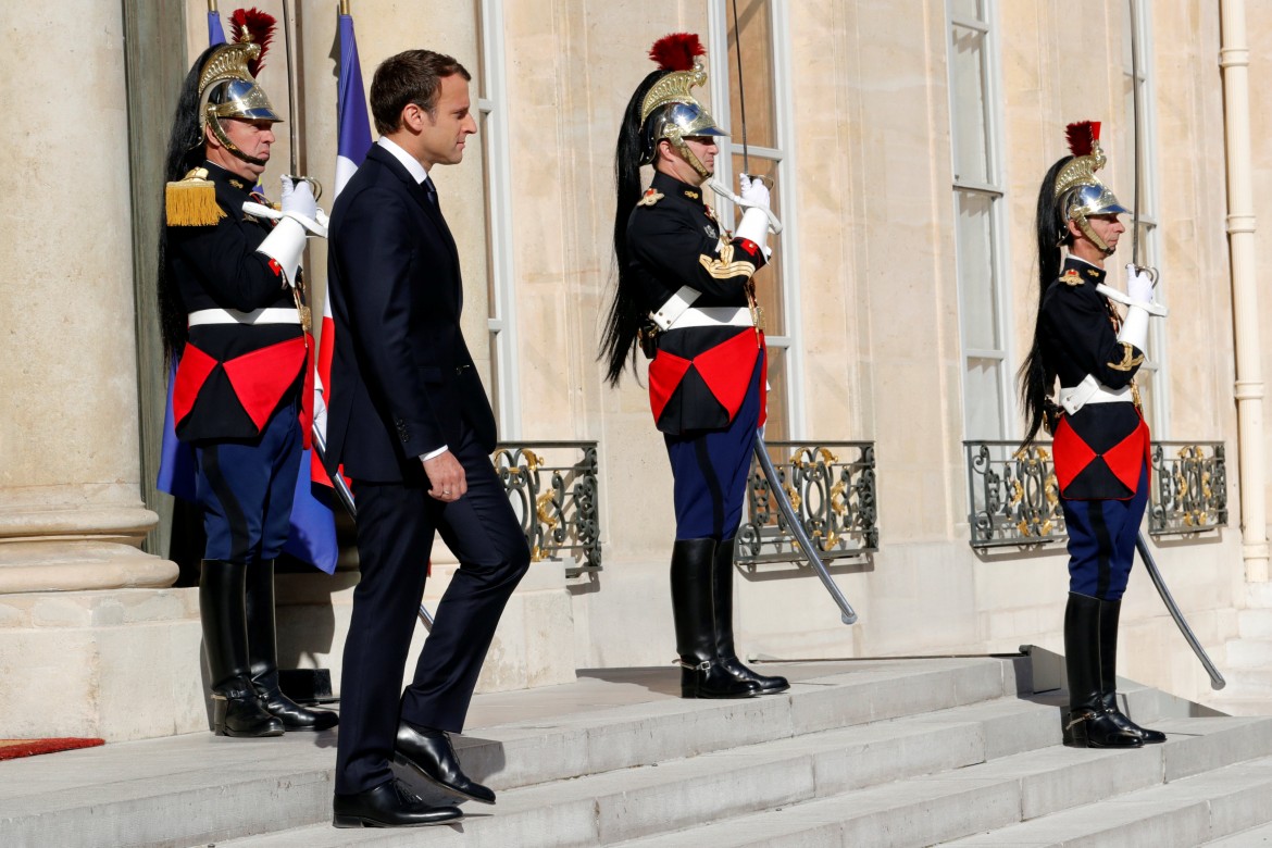 Unico pacifista in Francia, Mélenchon