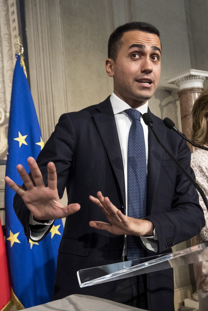 Di Maio torna in pista e prova a ricaricare i parlamentari