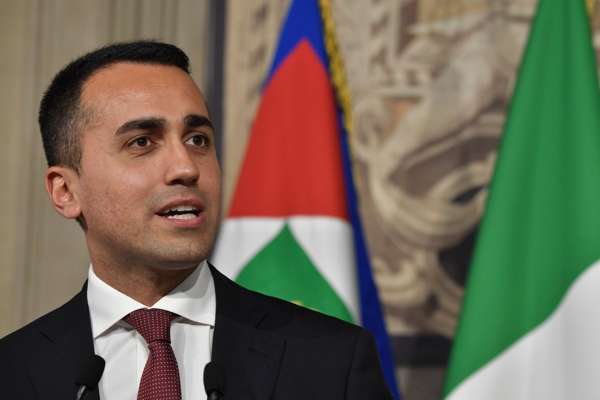 Di Maio fa «pace» con il Colle, ma la base contesta la linea