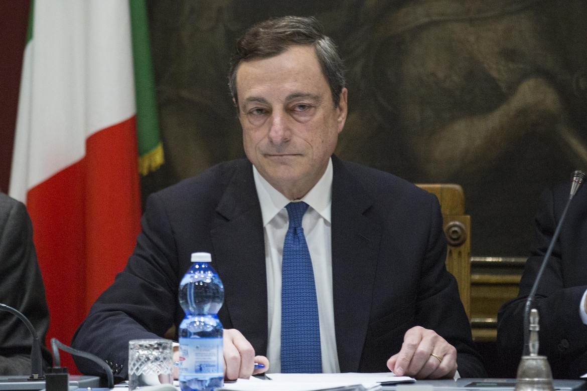 Ultimi colpi per il bazooka di Draghi, risale lo spread