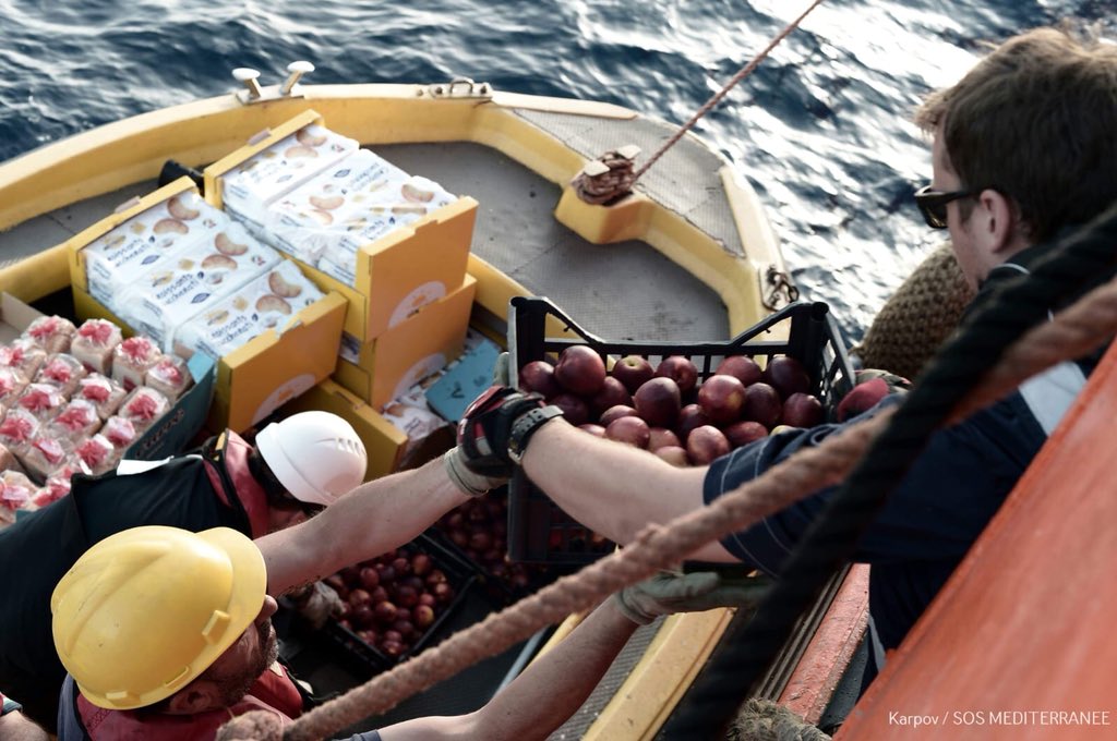 Aquarius dirottata a Valencia, lascia un’Italia «in fiamme»