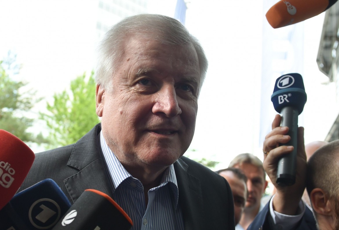 Nell’incontro con Salvini, Seehofer rilancia l’asse sovranista con Roma