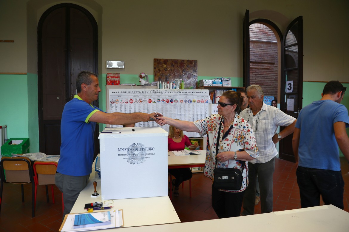 Comizi in spiaggia e seggi in palestra, a settembre un voto mai visto