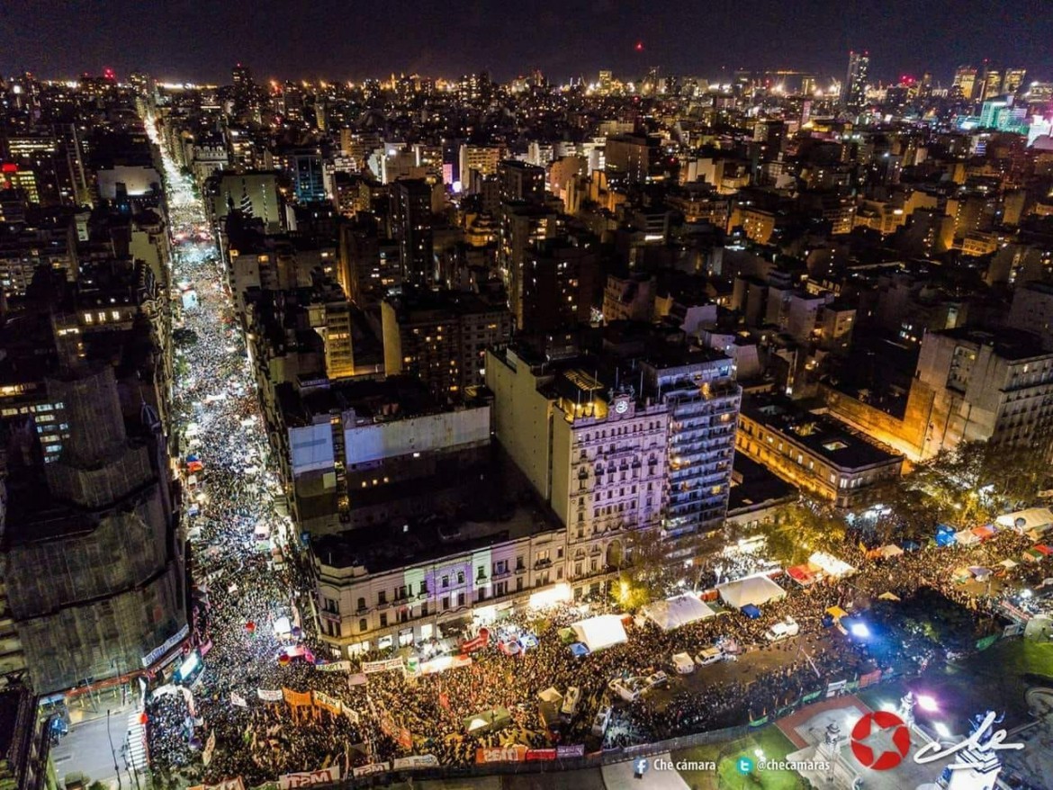 Argentina verde speranza, la Camera bassa dice «sì» all’aborto legale