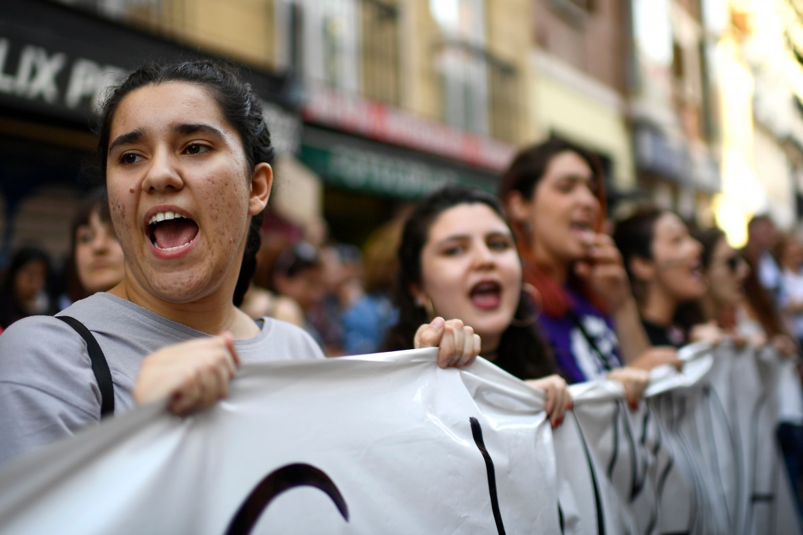 Spagna, #Alertafeminista contro gli stupratori: «Siamo qui ad aspettarvi»