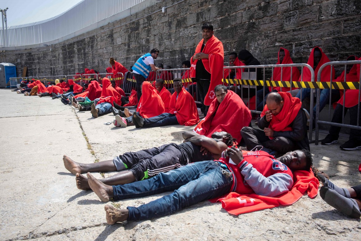 lp-8103722-migranti-spagna-tarifa-immigrazione-foto-afp-lapresse