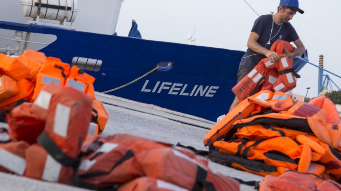 Linea dura Italia, è il turno della Lifeline: «In porto solo se vuota»