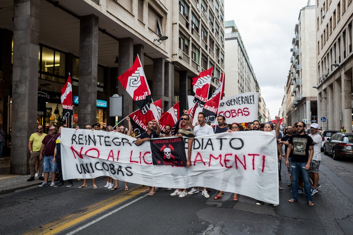 Reintegrati cinque portuali licenziati per rappresaglia