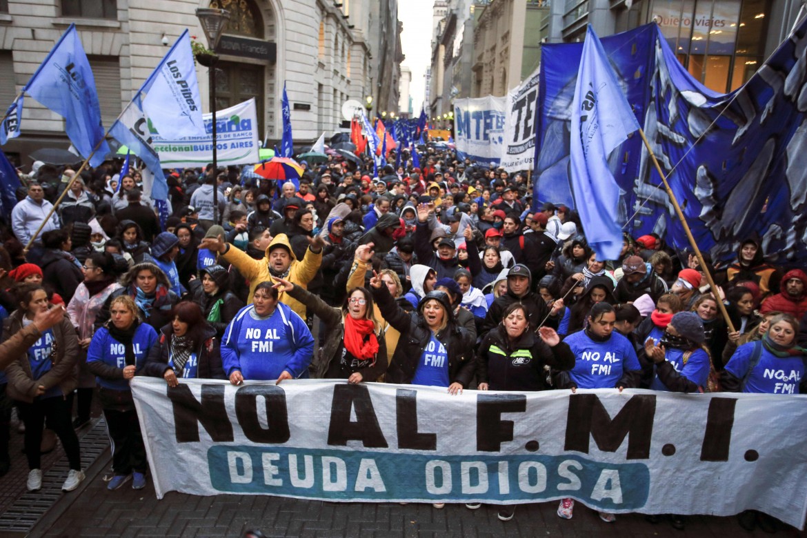 La parola di Macri ormai più svalutata del “peso”