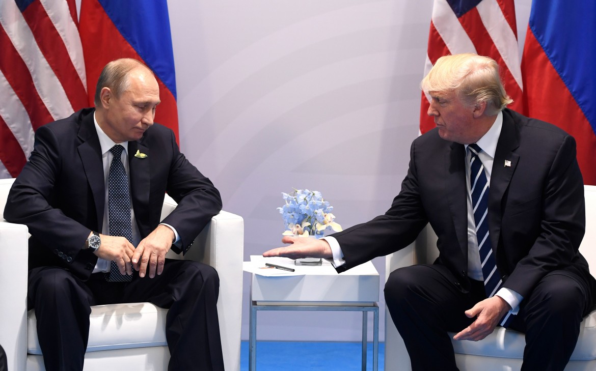 Spie russe incriminate, Trump non annulla il vertice con Putin