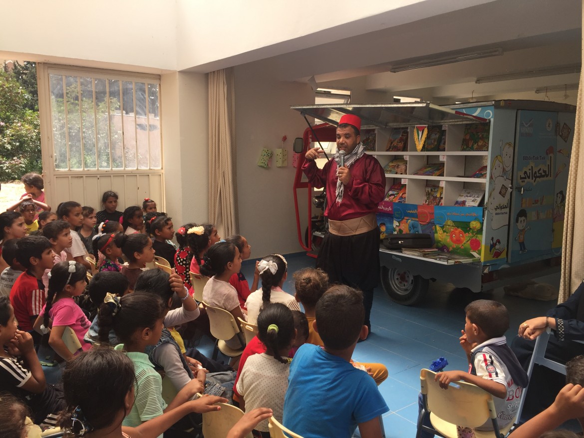 Una bibliotuktuk nella Terra dei bambini