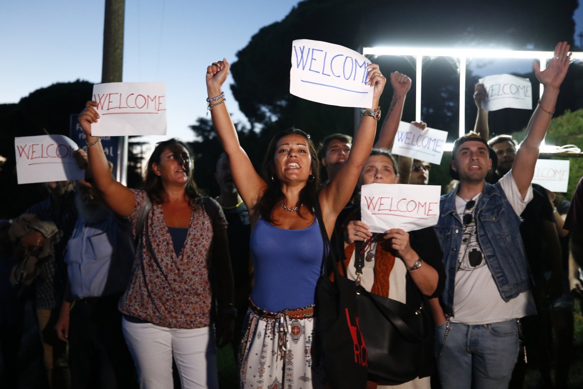 Gli eritrei della Diciotti: «Prigionieri sotto terra, sedici neonati morti»