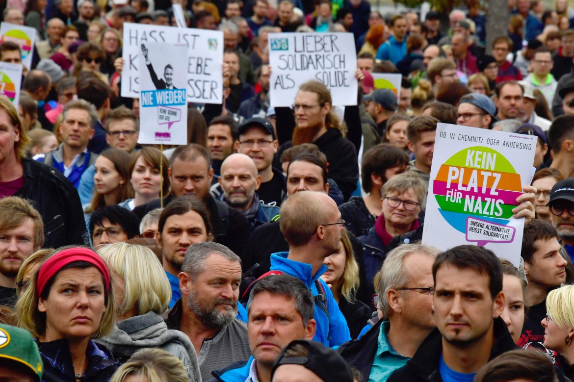 Prova di forza dei neonazisti In migliaia alla contro-demo