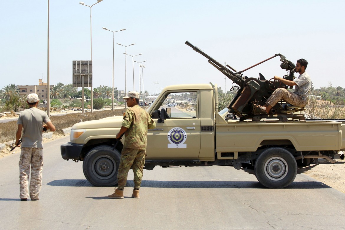 Guerra a Tripoli.  Razzo vicino l’ambasciata italiana