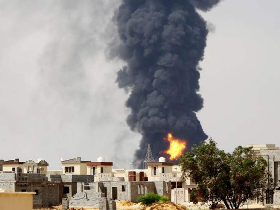 Haftar chiude scuole e moschee. Poi bombarda Tripoli