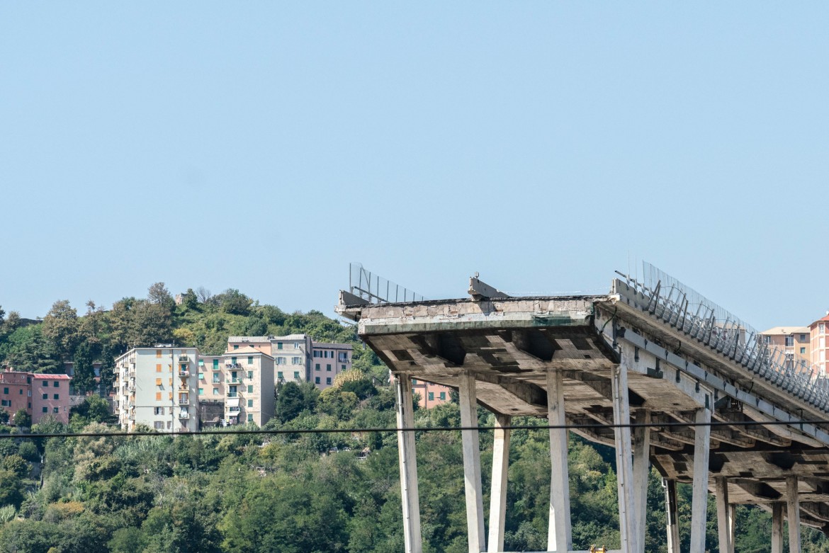 Il M5S tra pubblico e privato, sul ponte e sull’acqua bene comune