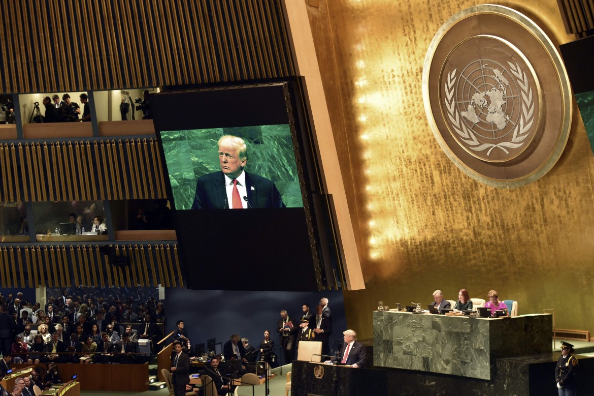 Trump fa ridere l’Onu e poi spara a zero su mezzo mondo