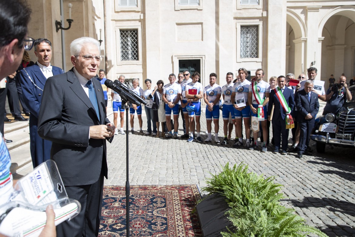 Mattarella si sbilancia «Debito insostenibile». Occhi sulla manovra