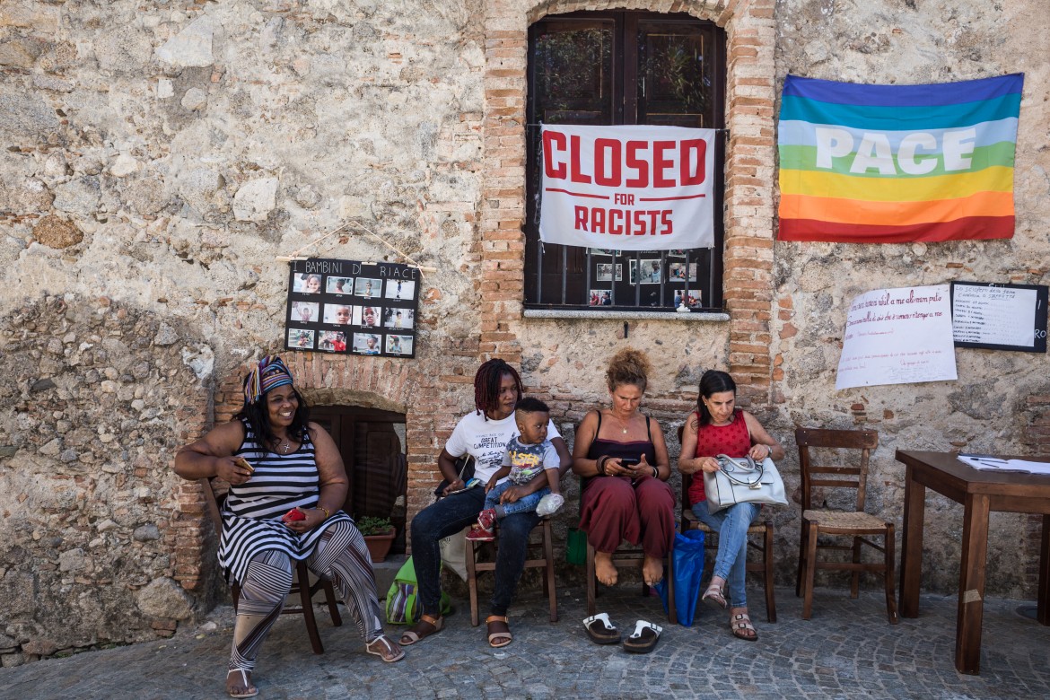 La resistenza di Riace: «Da qui non ce ne andremo»