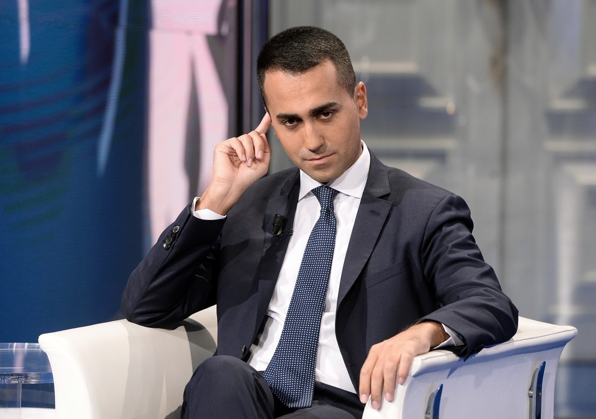 Di Maio si gioca tutto sul sussidio di povertà: «Com’è partito, così arriva»