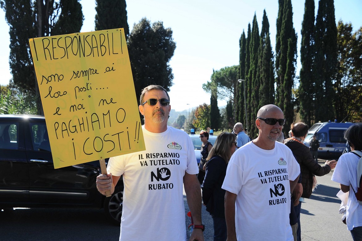 «Truffati e traditi», i risparmiatori  contro il «governo del cambiamento»