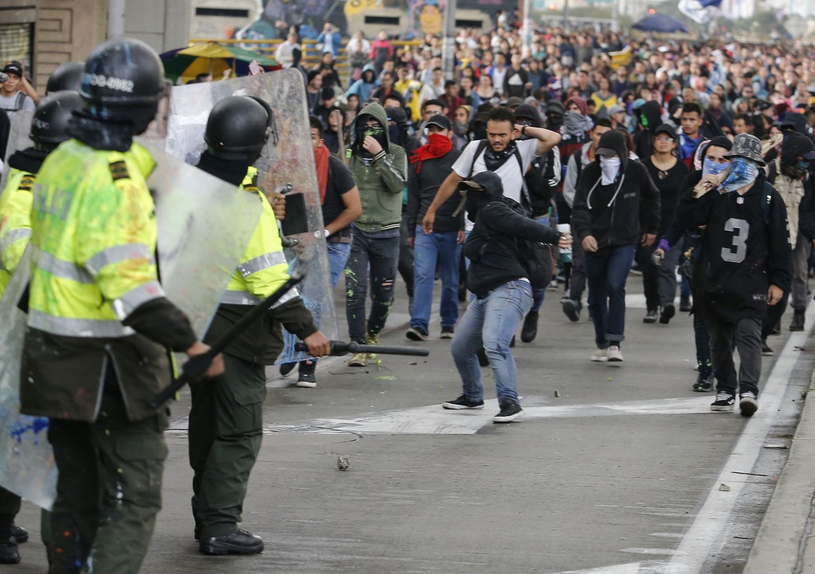 In Colombia studenti in piazza da 40 giorni, Duque trema già