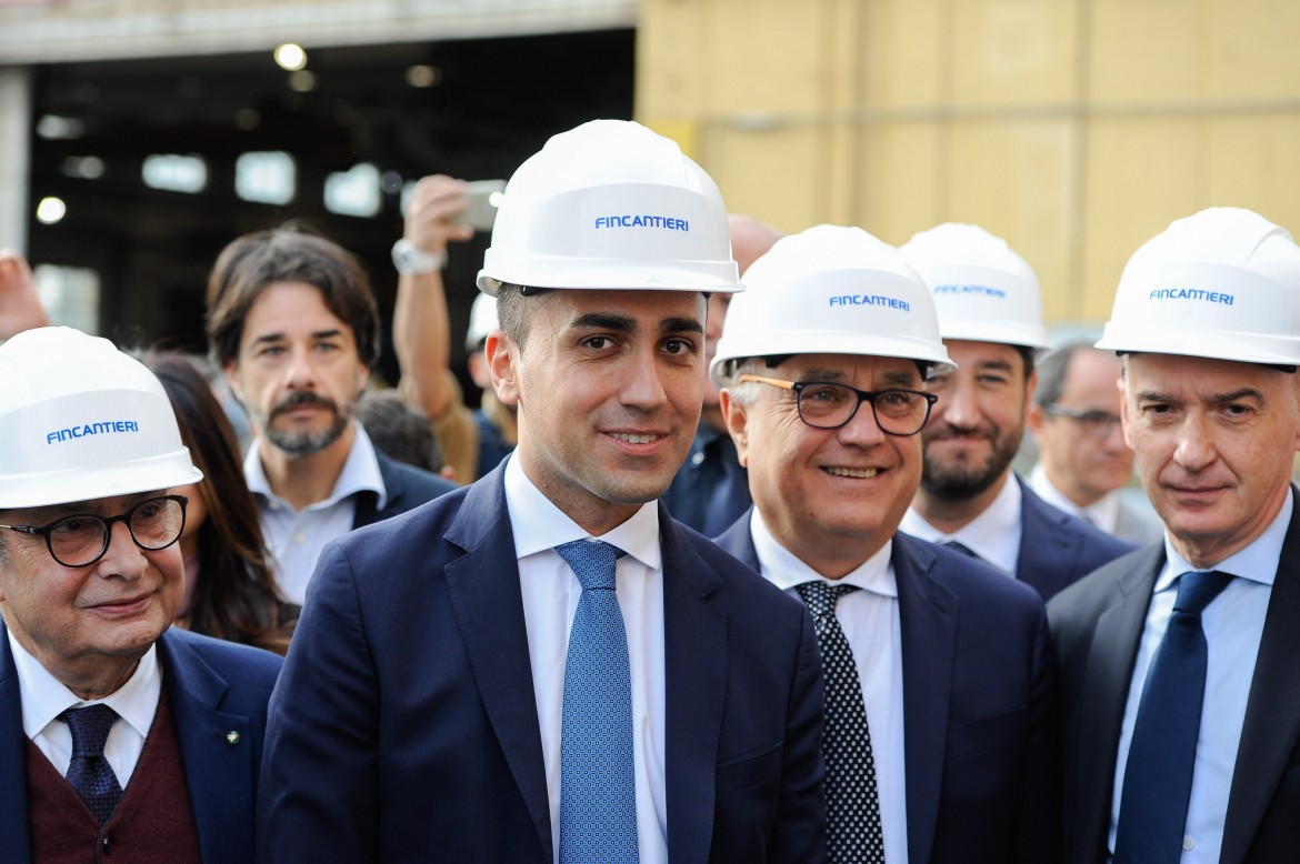 Europee, la giacca di Di Maio non convince i gilet gialli